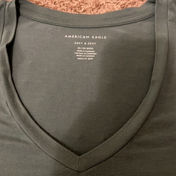 AE V-neck - Picture 2 of 3
